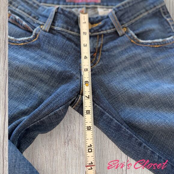 Levi’s Woman’s Sz 7M Med-Wash Jeans Stretch Yellow Stitching & Logos - Picture 11 of 13